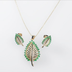 Juego de dije y aretes con diseño de hojas